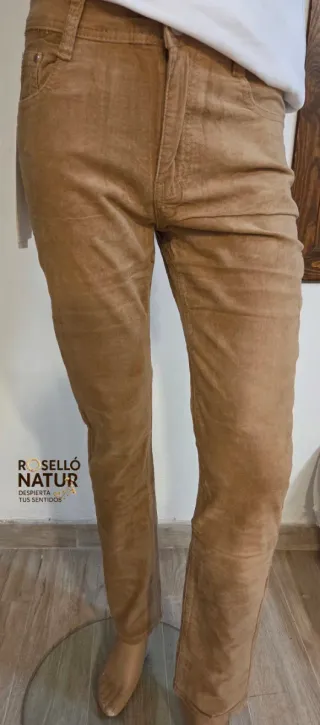 Conjunto Tous Camiseta Blanca y Pantalón Beige