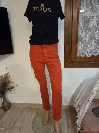 Conjunto Tous Camiseta Blanca y Pantalón Beige