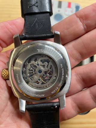 Fossil Automático Esqueleto Dorado Negro