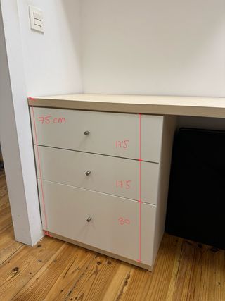 Scrivania con cassettiera beige e bianca