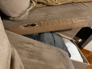 Divano letto beige con penisola e contenitore