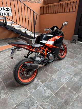 KTM RC 390 Negra y Naranja