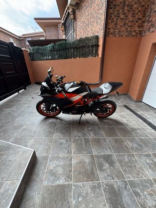 KTM RC 390 Negra y Naranja