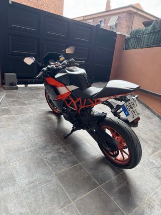 KTM RC 390 Negra y Naranja