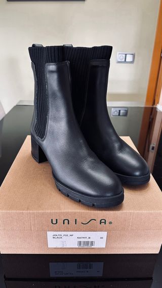 Botines Unisa NUEVOS sin uso.