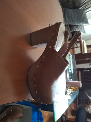 Zuecos plataforma Bershka T.37