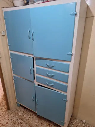 Armario vintage azul y blanco