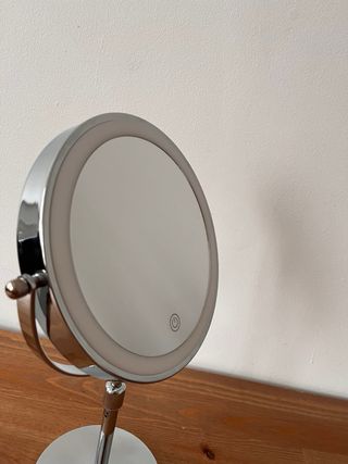 Espejo de maquillaje con aumento