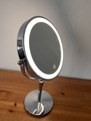 Espejo de maquillaje con aumento
