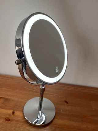 Espejo de maquillaje con aumento