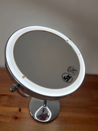Espejo de maquillaje con aumento