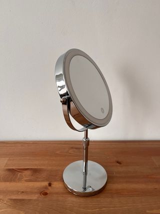 Espejo de maquillaje con aumento
