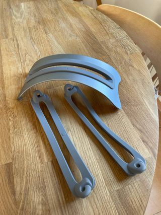 Supporto verticale in alluminio per computer Apple