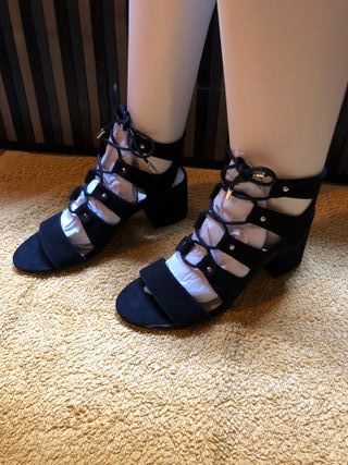 Sandalias negras tacón Bershka talla 36