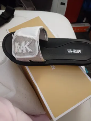 Chanclas Michael Kors Talla 38.5 Plata