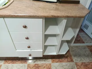 Cajonera cocina con estantería blanca
