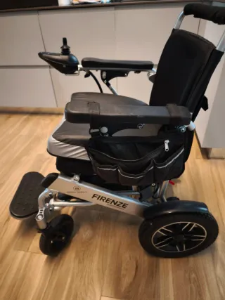 Silla de ruedas eléctrica plegable