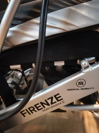 Silla de ruedas eléctrica plegable