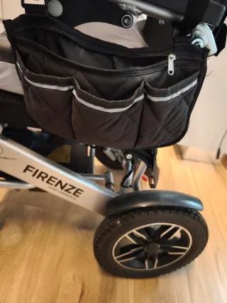 Silla de ruedas eléctrica plegable