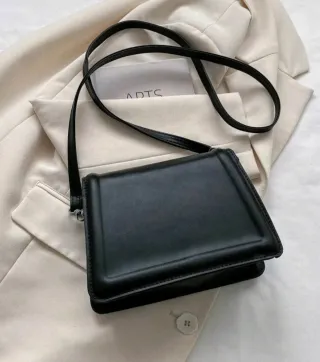 Borsetta nera finta pelle con luna argento