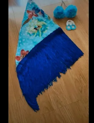 Traje de flamenca blanco  talla 6 años.