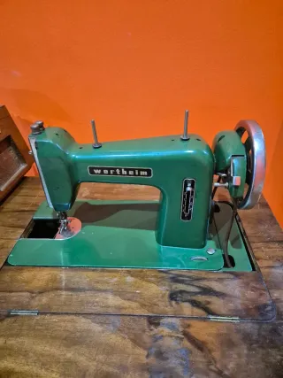 Máquina de coser Wertheim antigua