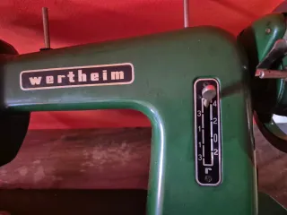 Máquina de coser Wertheim antigua