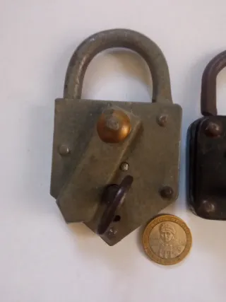 4 candados antiguos con llaves