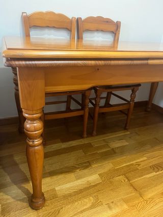Mesa extensible de madera maciza y 6 sillas