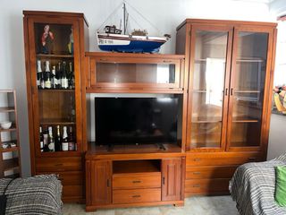 Mueble salón madera y cristal