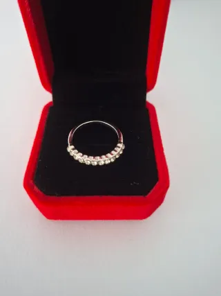 Anillo fino brillante con caja regalo