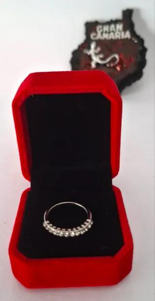 Anillo fino brillante con caja regalo