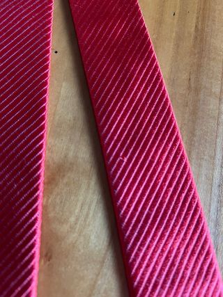 Corbata de seda roja