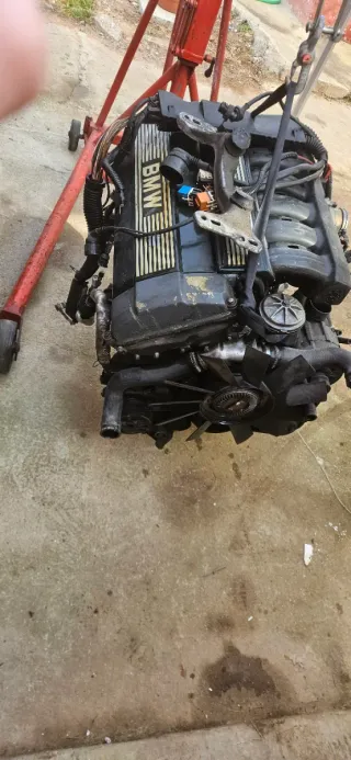 Motor BMW E36 325i