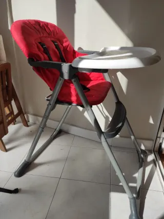 Trona infantil roja con arnés