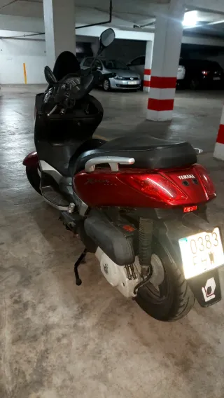 Yamaha X-Max 250 Roja y Plata