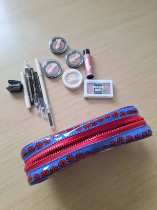 Lote maquillaje Magic Studio y estuche