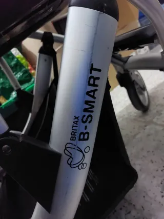 Cochecito de bebé rojo