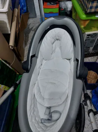 Cochecito de bebé rojo