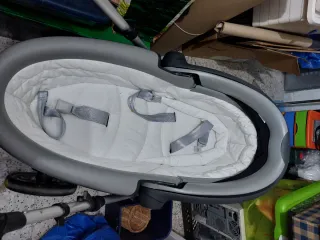 Cochecito de bebé rojo