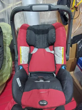 Cochecito de bebé rojo