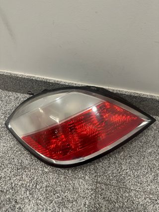 Piloto trasero izquierdo Opel Astra H
