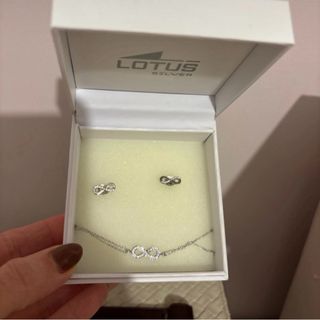 Conjunto Lotus Infinito Pulsera y Pendientes