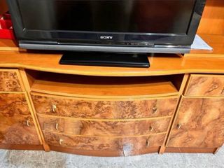 Mueble de salón madera y cristal