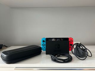 Nintendo Switch con todo incluido funda y cables