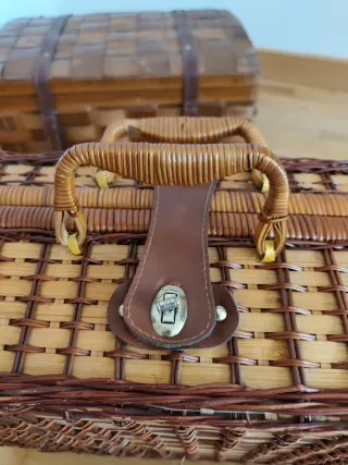 Maletín de mimbre y cuero