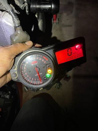 Cuenta kilómetros Suzuki GSXR 600 k5 con 4 mil km