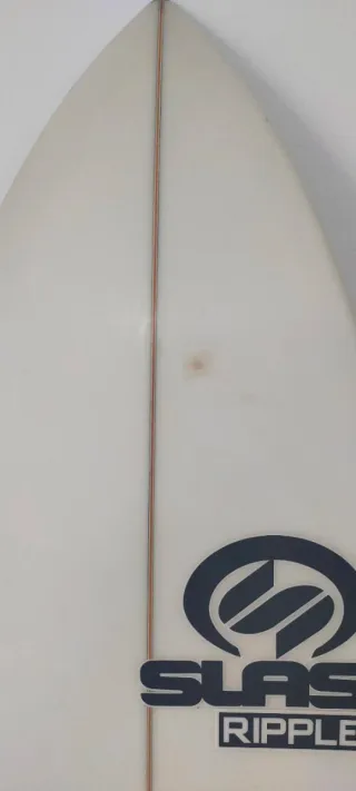 Tabla de surf Slash Rippler+ y 2 juegos de quillas