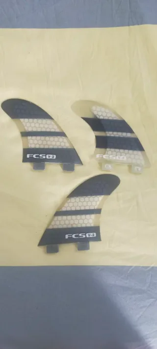 Tabla de surf Slash Rippler+ y 2 juegos de quillas