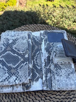 Cartera mujer Parfois negra efecto piel serpiente